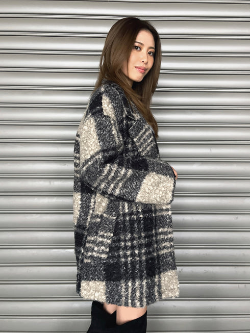 チェック柄ミドル丈コート